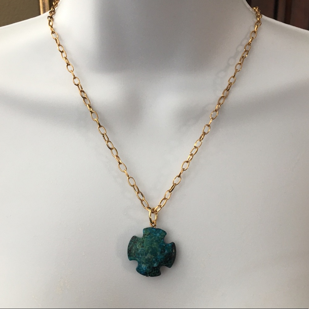 Hand carved chrysocolla pendant & gold tone chain - Picture 2 of 6